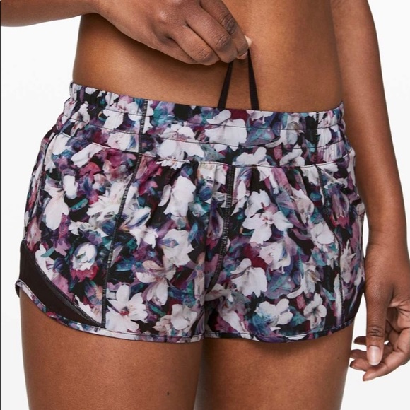 Lululemon Hotty Hot 2.5" in Utopian Multi (4)